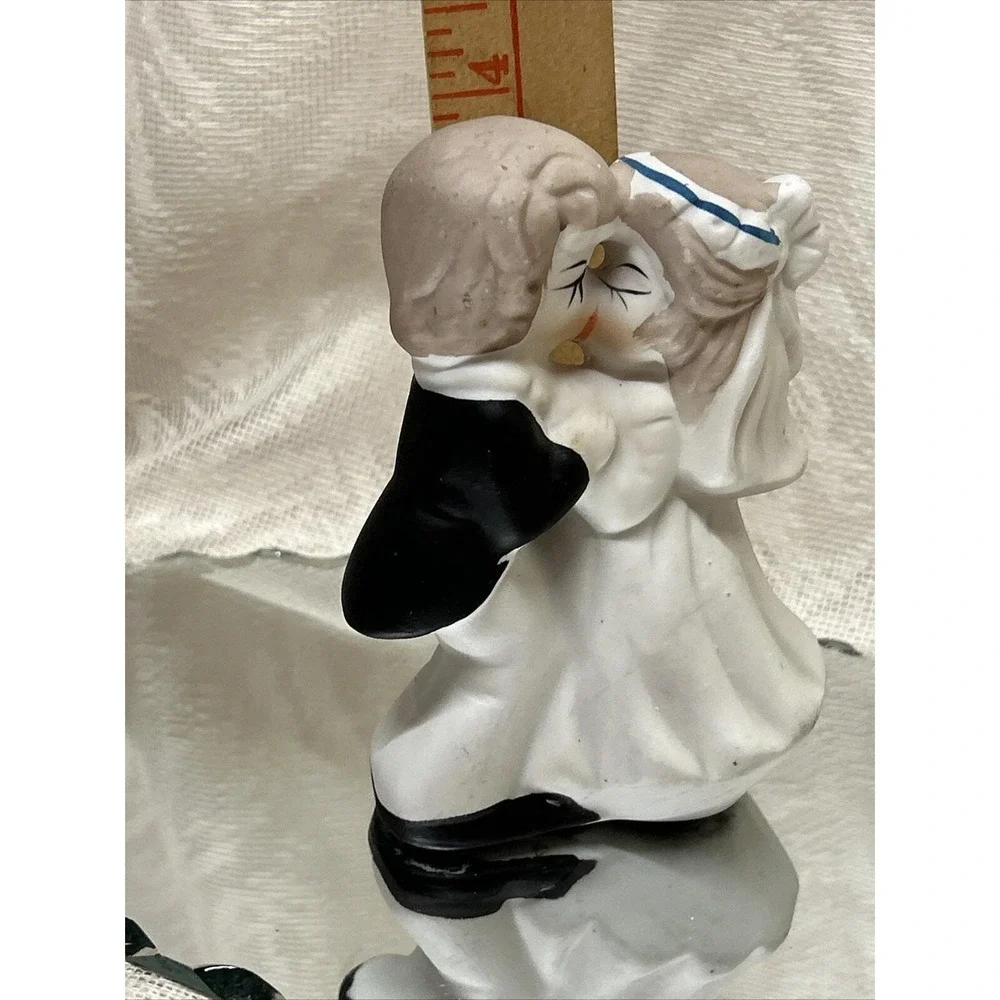 First Kiss Vintage Bisque Bride Groom Wedding Cake‎ Topper Keepsake Figurine